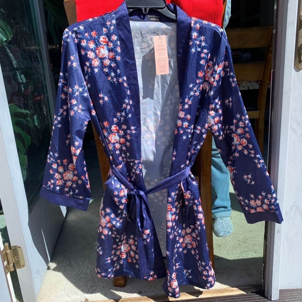 LIQUIDATION SALE! New Morgan Lane Short Navy & Floral Satin Robe Size S/M